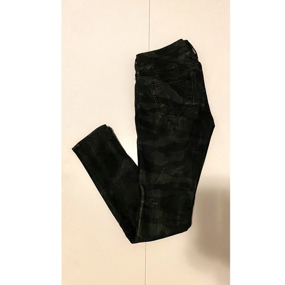 Women’s True Religion Casey Dark Camo SIZE 25 - Picture 2 of 6